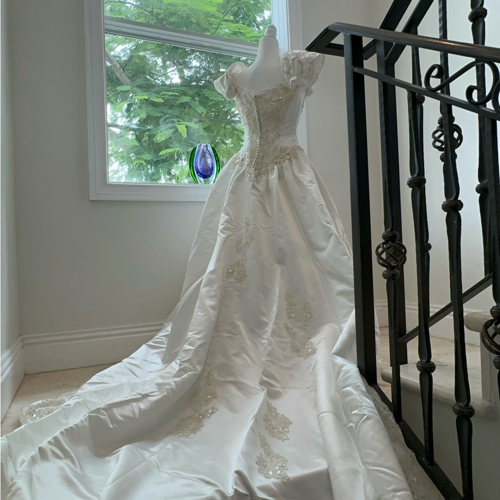Vintage early 1990s off-the-shoulder dress satin with lace detailing!!!